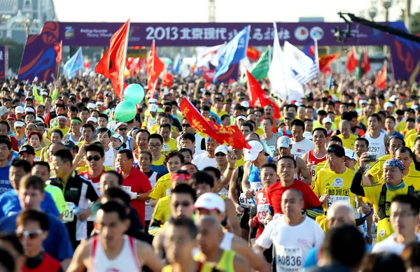 Runners Jog 2013 Beijing International Marathon Beijing China October 2013 — Stock Photo, Image