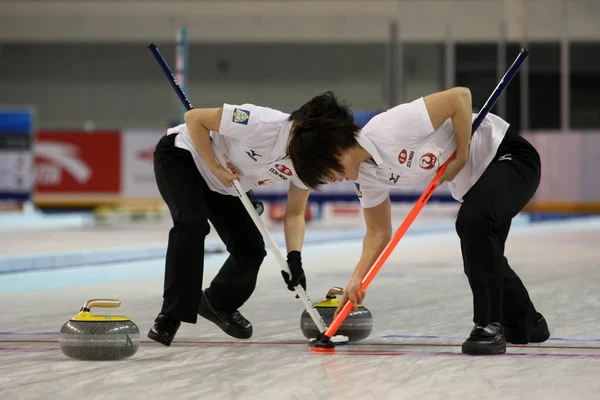 Michiko Tomabechi Links Und Kaho Onodera Aus Japan Fegen Während — Stockfoto