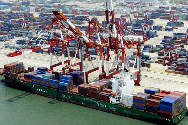 Luftaufnahme Eines Beladenen Containerschiffs Einem Terminal Des Tiefwasserhafens Yangshan Shanghai — Stockfoto