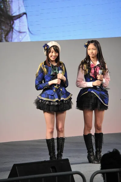 Miembros Del Grupo Ídolos Femeninos Japoneses Akb48 Representan Concierto Beijing —  Fotos de Stock