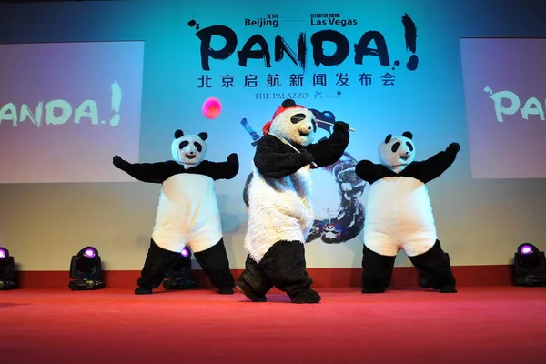Los Actores Actúan Como Pandas Durante Ceremonia Firma Del Musical — Foto de Stock