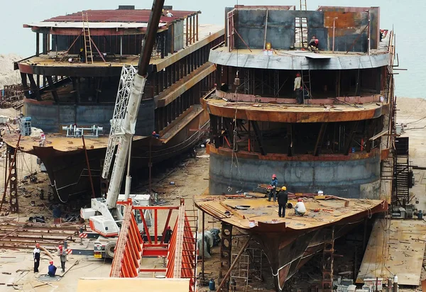 Chinesische Arbeiter Bauen Schiffe Auf Einer Werft Ufer Des Yangtse — Stockfoto