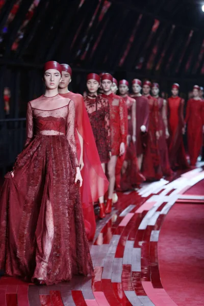 Models Display New Creations Valentino Shanghai Collection Fashion Show Shanghai — Stock Photo, Image