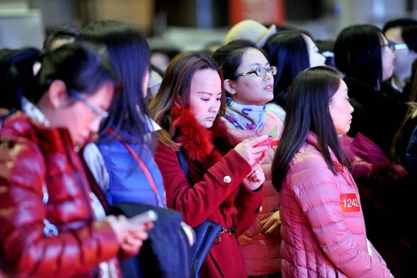 Crowd Unmarried Young Women Take Part Matchmaking Event Beijing China — Stock Photo, Image