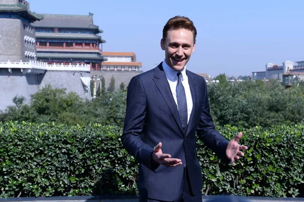 Ngiliz Aktör Tom Hiddleston Pozlar Yeni Filmi Thor Tanıtmak Için — Stok fotoğraf