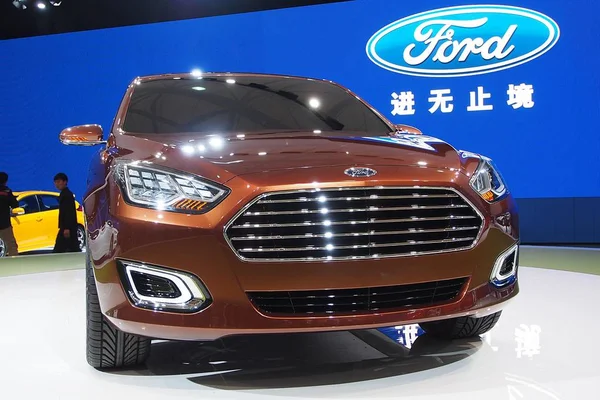 Une Voiture Ford Est Exposée Lors 15E Salon International Industrie — Photo