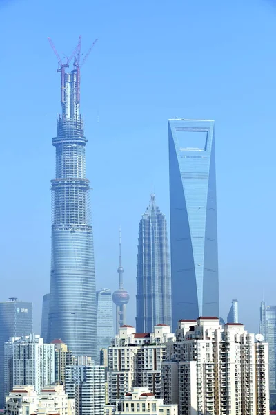 Torre Shanghai Está Construcción Izquierda Junto Centro Financiero Mundial Shanghai —  Fotos de Stock