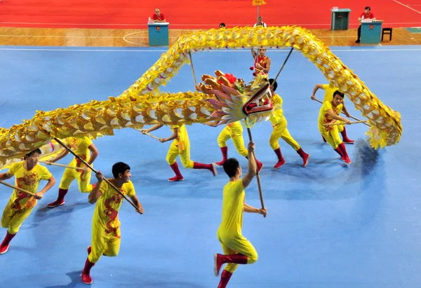 Chinese Studenten Voeren Dragon Dans Tijdens Finale Van 6De Federatie — Stockfoto