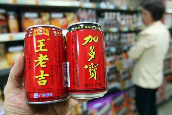 Китайские Магазины Клиентов Банка Jiaduobao Травяной Чай Право Jiaduobao Group — стоковое фото