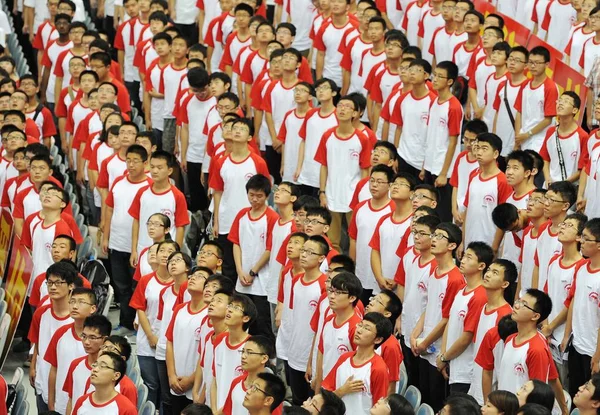 Chinesische Studenten Von Denen Die Meisten Kurzsichtig Sind Und Eine — Stockfoto
