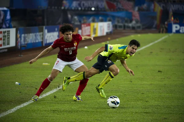 Elkeson Oliveira Cardoso Chinas Guangzhou Evergrande Bal Kihívások Molina Uribe — Stock Fotó