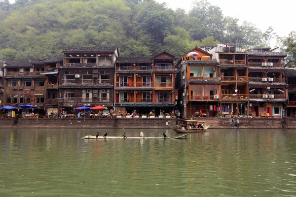 Pessoas Visitam Antiga Área Cênica Cidade Fenghuang Durante Férias Dia — Fotografia de Stock