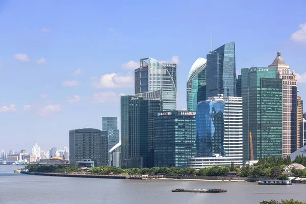 ファイル 陸家嘴金融地区 2013 浦東の高層ビルと高層ビルのスカイライン — ストック写真