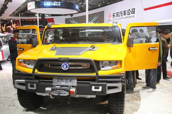 2013年4月20日在中国上海举行的第十五届上海国际汽车工业展览会 2013年上海汽车 展出了东风孟石越野车 — 图库照片