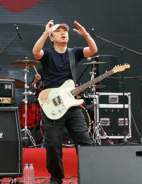 Rockero Chino Cui Jian Realiza Durante Una Ceremonia Apertura Una — Foto de Stock