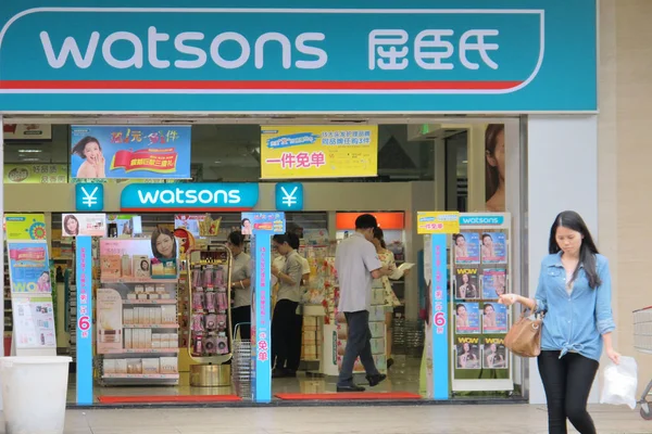 Pedestre Passa Por Uma Loja Watsons Cidade Haikou Sul Província — Fotografia de Stock