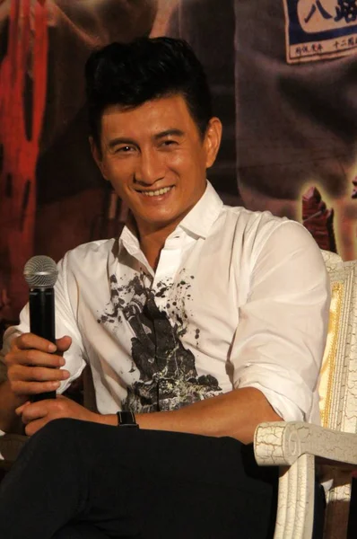 台湾演员吴尼基在中国上海举行的他的电视系列 走向胜利 新闻发布会上微笑 — 图库照片