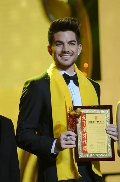 Amerikaans Zanger Adam Lambert Ontvangt Beste Mannelijke Zanger International Award — Stockfoto