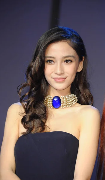 Hong Konglu Aktris Angelababy 2013 Bazaarı Sadaka Gece Boyunca Pekin — Stok fotoğraf