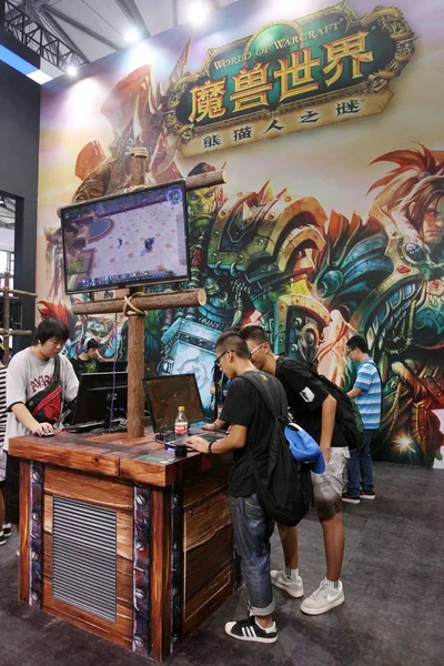 Игроки Играют Онлайн Игру World Warcraft Время China Digital Entertainment — стоковое фото