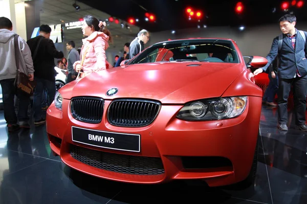 Los Visitantes Observan Bmw Durante 15ª Exposición Internacional Industria Automotriz — Foto de Stock