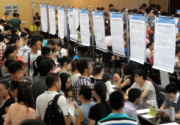 Chinesische Absolventen Drängen Sich Während Einer Jobmesse Der Ostchinesischen Stadt — Stockfoto