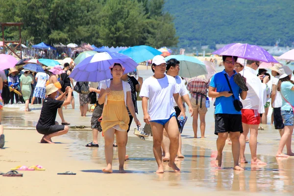 Touristen Amüsieren Sich Meer Während Des Nationalfeiertags Sanya Provinz Südchinas — Stockfoto