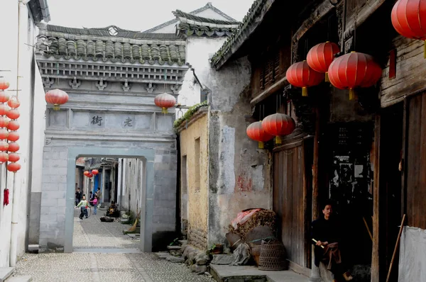 Lokale Bewoners Worden Gezien Een Oude Straat Longmen Village Fuyang — Stockfoto