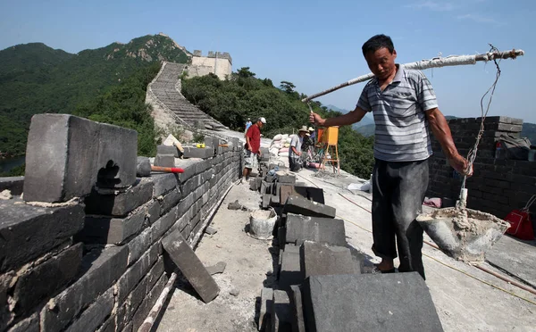 Kínai Munkavállalók Javítása Xishuiyu Szakasza Nagy Fal Huairou Kerületben Peking — Stock Fotó