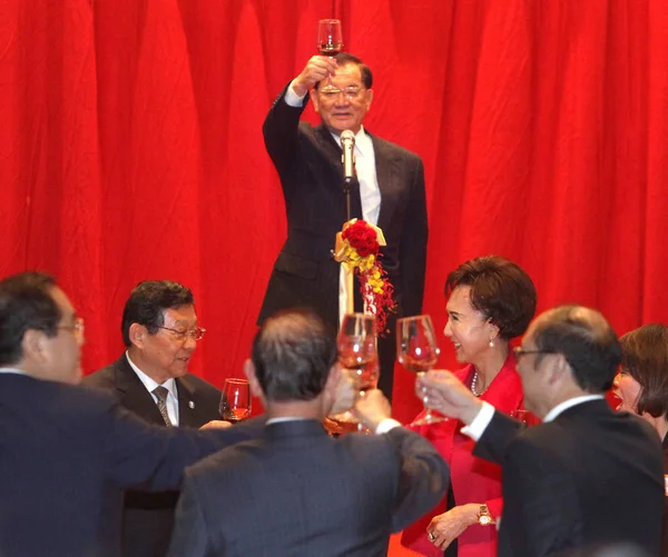 Lien Chan Góra Honorowy Przewodniczący Kmt Kuomintang Tosty Powitać Chen — Zdjęcie stockowe