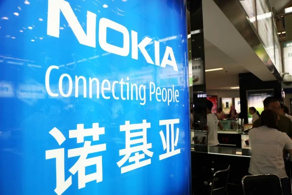 Μια Διαφήμιση Της Nokia Απεικονίζεται Μια Αγορά Επικοινωνιών Στο Xuchang — Φωτογραφία Αρχείου