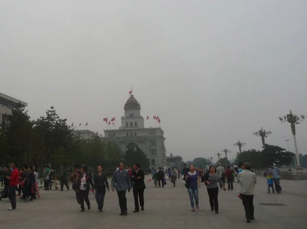 Los Turistas Chinos Del File Son Vistos Smog Pesado Plaza — Foto de Stock