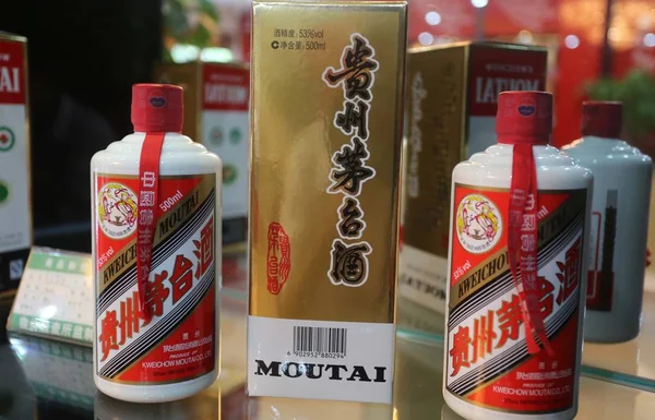 Бутылки Kweichow Moutai Baijiu Представлены Супермаркете Сюйчане Провинция Хэнань Июля — стоковое фото