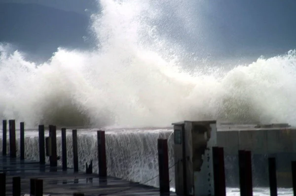 Obrovské Vlny Způsobené Blíží Tajfun Nari Zasáhla Pobřeží Sanya Jižní — Stock fotografie