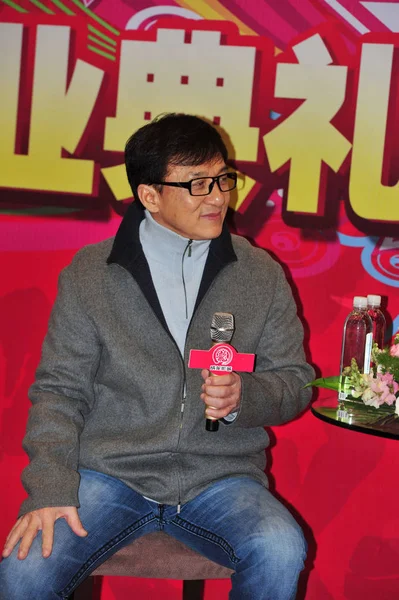 Гонконгский Актёр Джеки Чан Слушает Время Церемонии Открытия Кинотеатра Джеки — стоковое фото