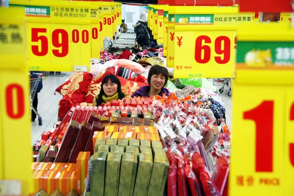 Kinesiska Kunder Shopping Stormarknad Nantong City East Chinas Jiangsu Provinsen — Stockfoto
