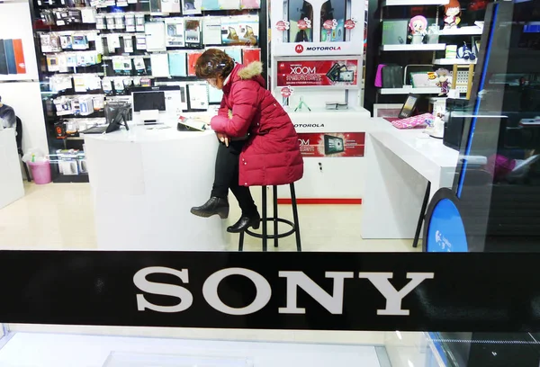 File Chinese Staff Seen Sony Store Tianjin China January 2012 — Stock Photo, Image