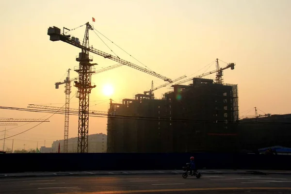 Byggarbetsplats Ett Bostadsområde Lägenhetsprojekt Avbildas Ganyu County East Chinas Jiangsu — Stockfoto