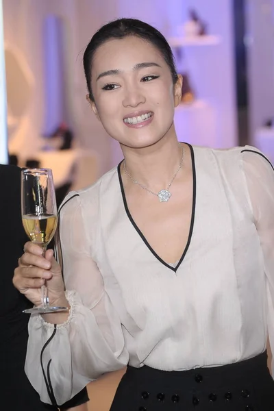 Čínská Herečka Gong Jako Hacumomo Úsměvy Drží Šampaňské Během Zahajovacího — Stock fotografie