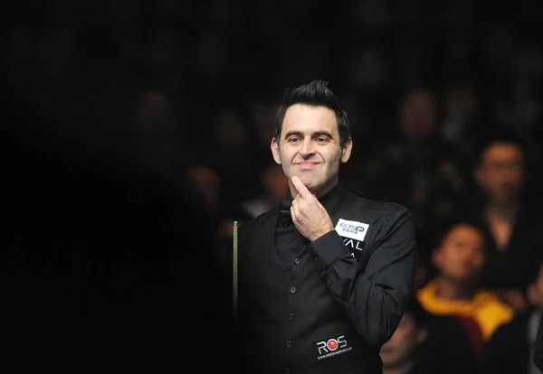 Ronnie Osullivan Anglii Uważa Strzał Przeciwko Liang Wenbo Chin Ich — Zdjęcie stockowe