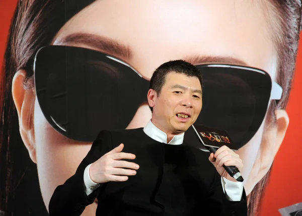 Der Chinesische Regisseur Feng Xiaogang Spricht Auf Einer Pressekonferenz Seinem — Stockfoto