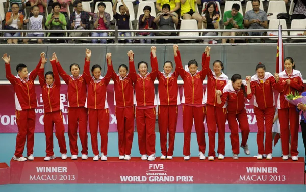 Las Jugadoras Voleibol Chinas Colocan Podio Después Vencer Equipo Voleibol —  Fotos de Stock