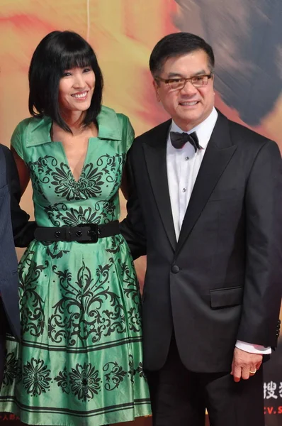 File Ambassador China Gary Locke Right Poses His Wife Mona — Stock Photo, Image