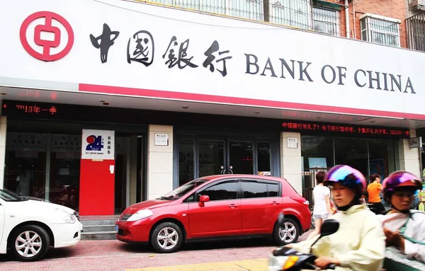 Kerékpárosok Múltban Egy Ága Bank China Boc Xuchang Közép Chinas — Stock Fotó