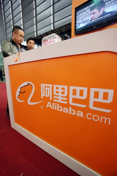 Люди Відвідують Стенд Alibaba Com Під Час Виставки Шанхаї Китай — стокове фото
