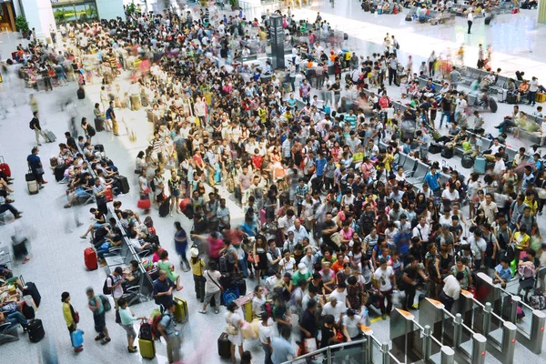 Tłum Pasażerów Czekać Stacji Kolejowej Przed Wakacjami Święto Narodowe Hangzhou — Zdjęcie stockowe