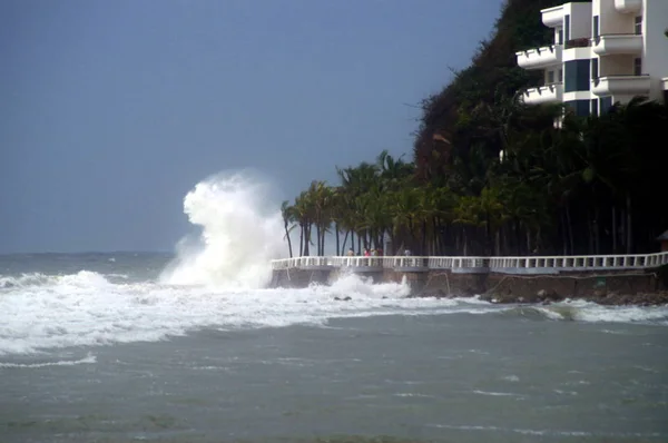 Riesige Wellen Die Durch Den Herannahenden Taifun Nari Verursacht Wurden — Stockfoto