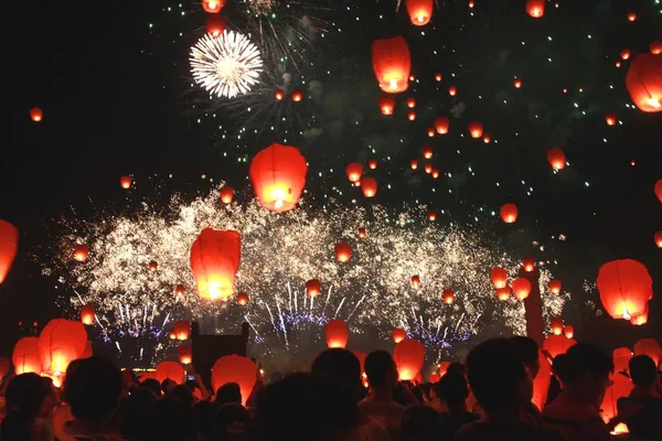 Einheimische Bürger Lassen Himmelslaternen Los Das Mittherbstfest Yichun Provinz Jiangxi — Stockfoto