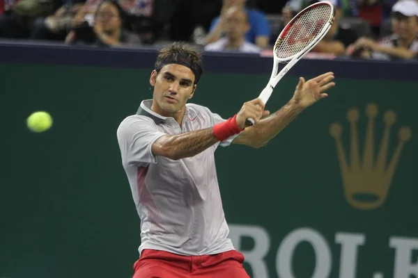 Roger Federer Van Zwitserland Geeft Als Resultaat Bal Tijdens Een — Stockfoto