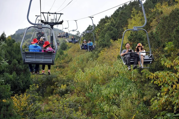 Turisták Felvonók Kilátás Táj Xiangshan Más Néven Illatos Hill Közben — Stock Fotó